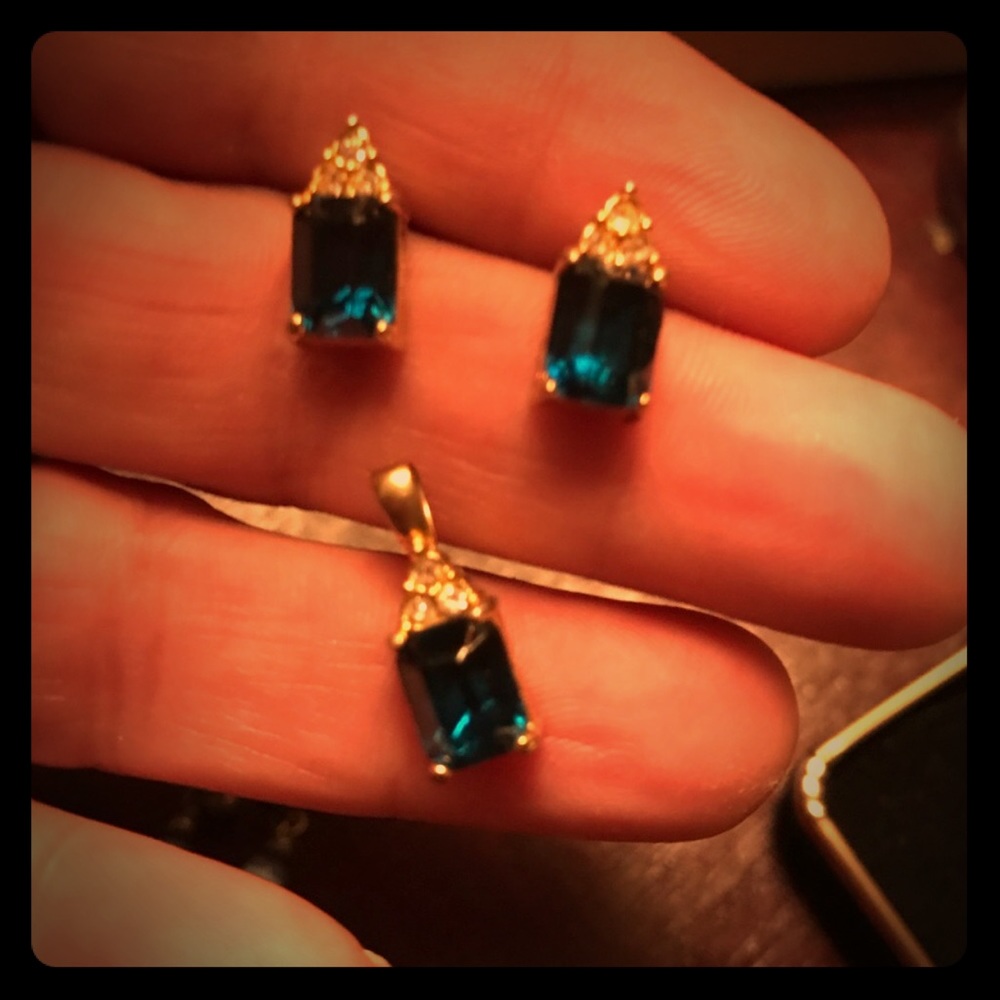 18 kt plated.  Avon set royal blue